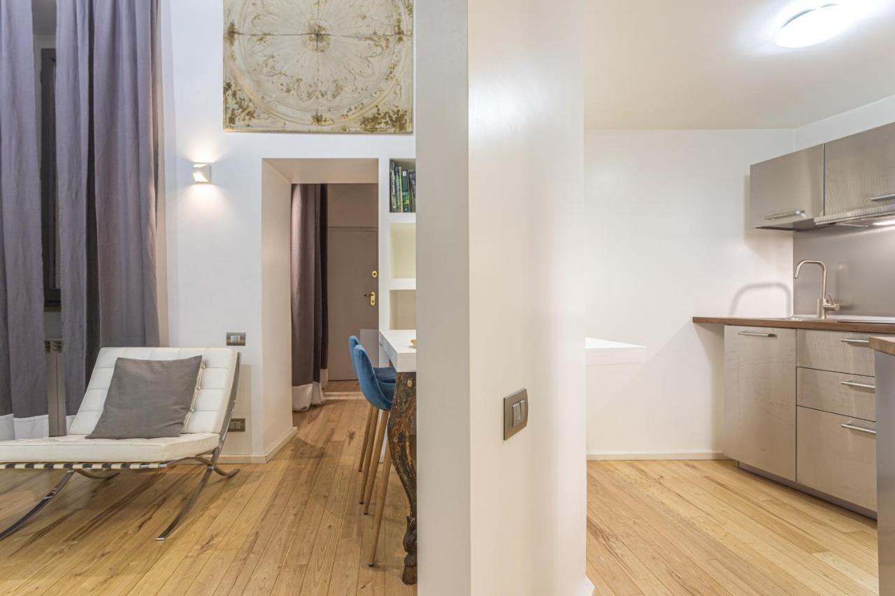 Lucrezia - Close To Piazza Navona *