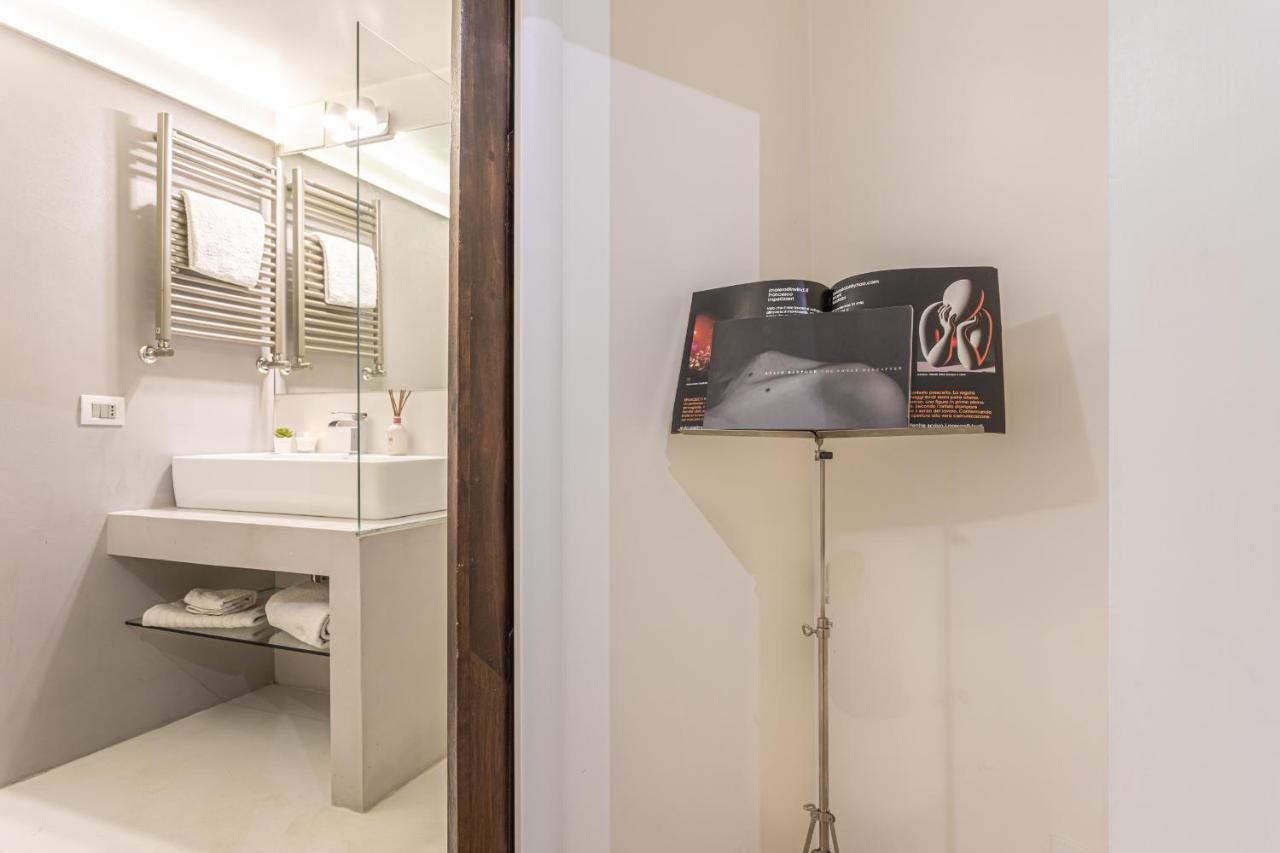 Lucrezia - Close To Piazza Navona * Roma